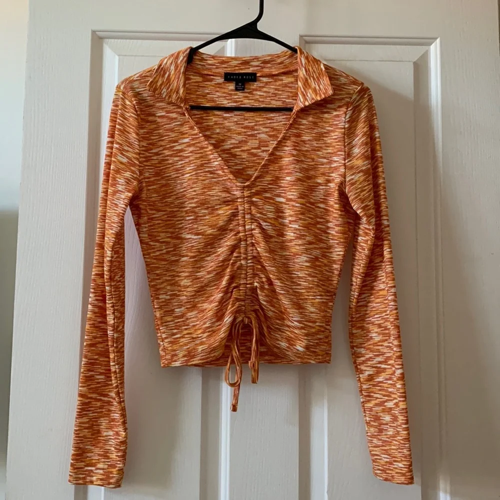 Cute cropped top with long sleeves - Picture 1 of 1